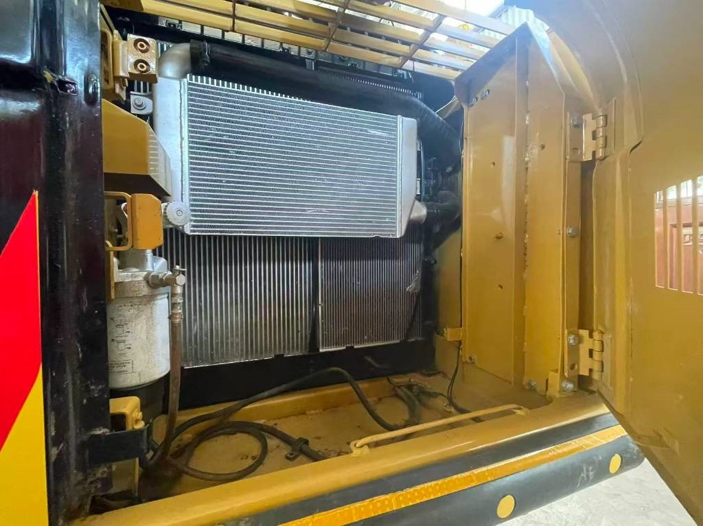 CAT 320D2 - Crawler excavator: picture 2 CAT 320D2 - Crawler excavator: picture 2