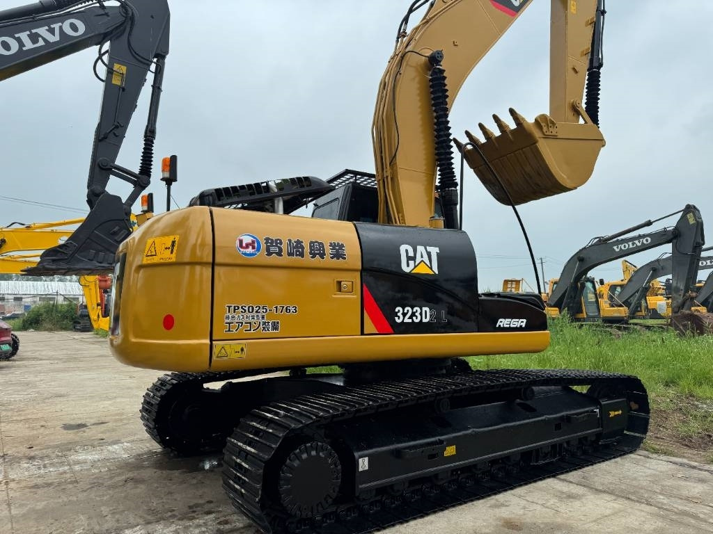 CAT 323D2  - Crawler excavator: picture 3 CAT 323D2  - Crawler excavator: picture 3