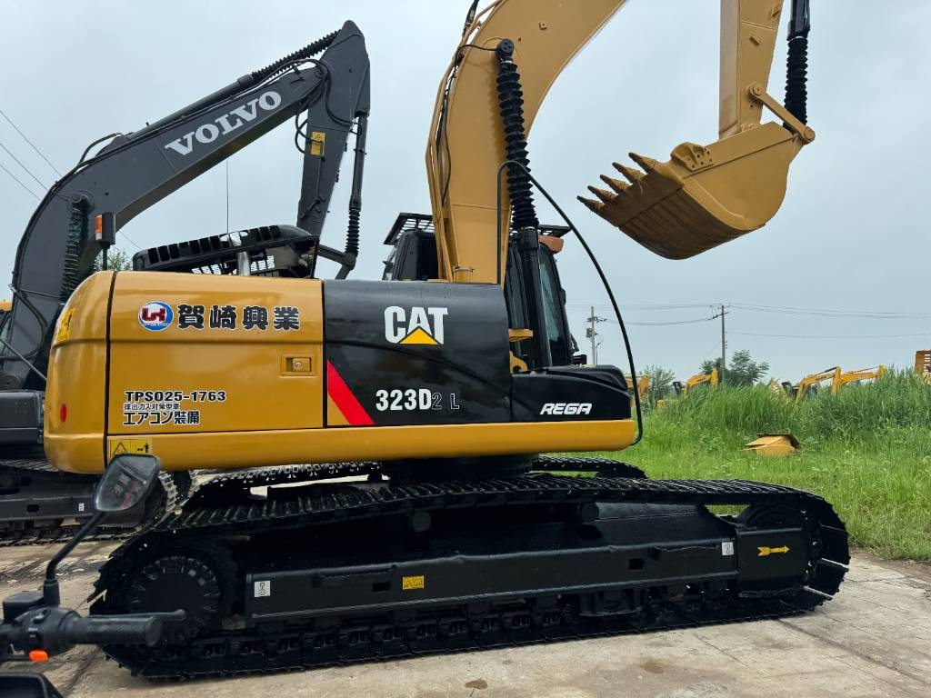 CAT 323D2  - Crawler excavator: picture 1 CAT 323D2  - Crawler excavator: picture 1