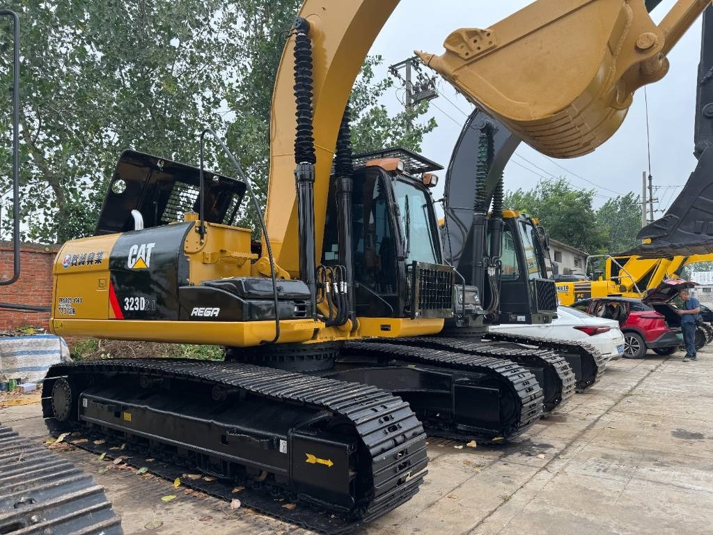 CAT 323D2  - Crawler excavator: picture 4 CAT 323D2  - Crawler excavator: picture 4