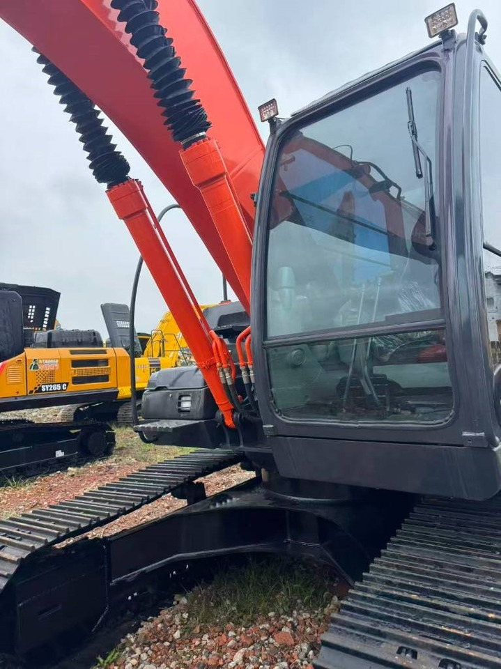Hitachi ZX 200  - Crawler excavator: picture 2 Hitachi ZX 200  - Crawler excavator: picture 2