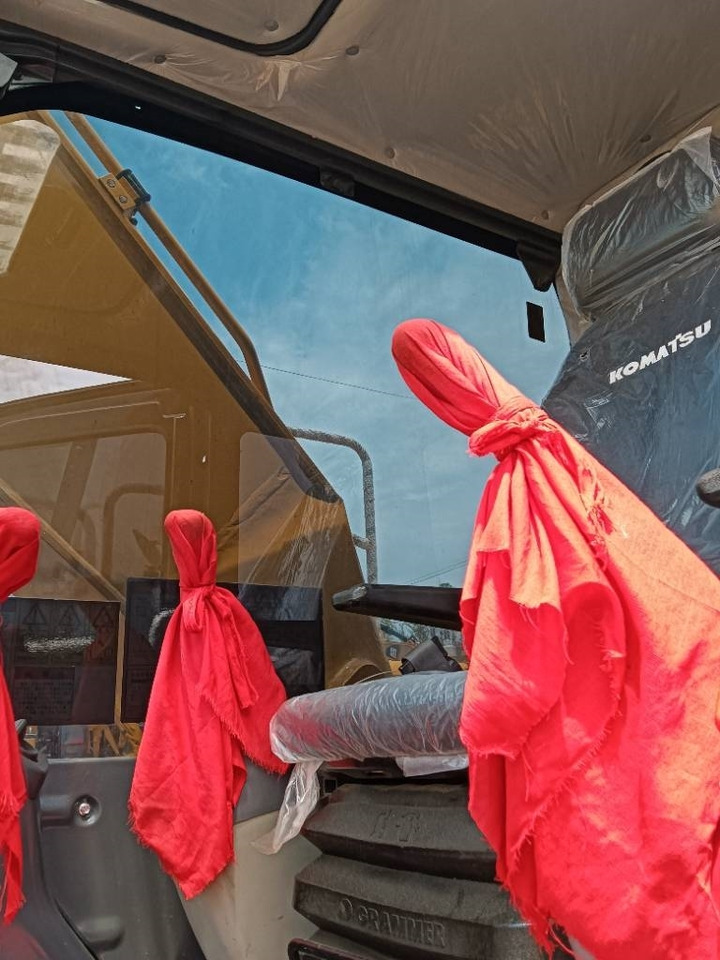 Komatsu PC 210 - Crawler excavator: picture 4 Komatsu PC 210 - Crawler excavator: picture 4