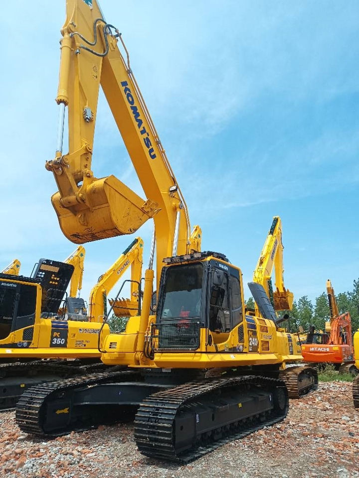Komatsu PC 240  - Crawler excavator: picture 2 Komatsu PC 240  - Crawler excavator: picture 2