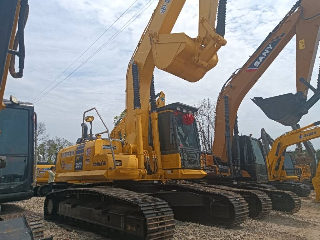 Komatsu PC 240 - Crawler excavator: picture 3 Komatsu PC 240 - Crawler excavator: picture 3