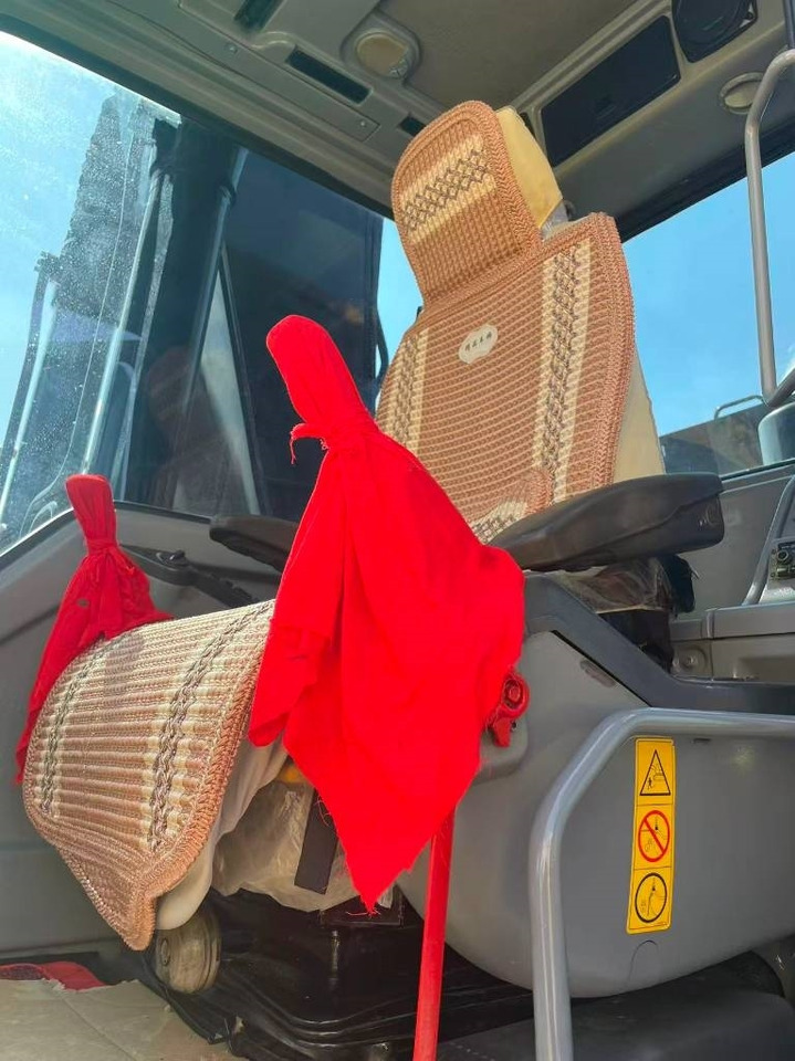 Volvo EC 240  - Crawler excavator: picture 4 Volvo EC 240  - Crawler excavator: picture 4