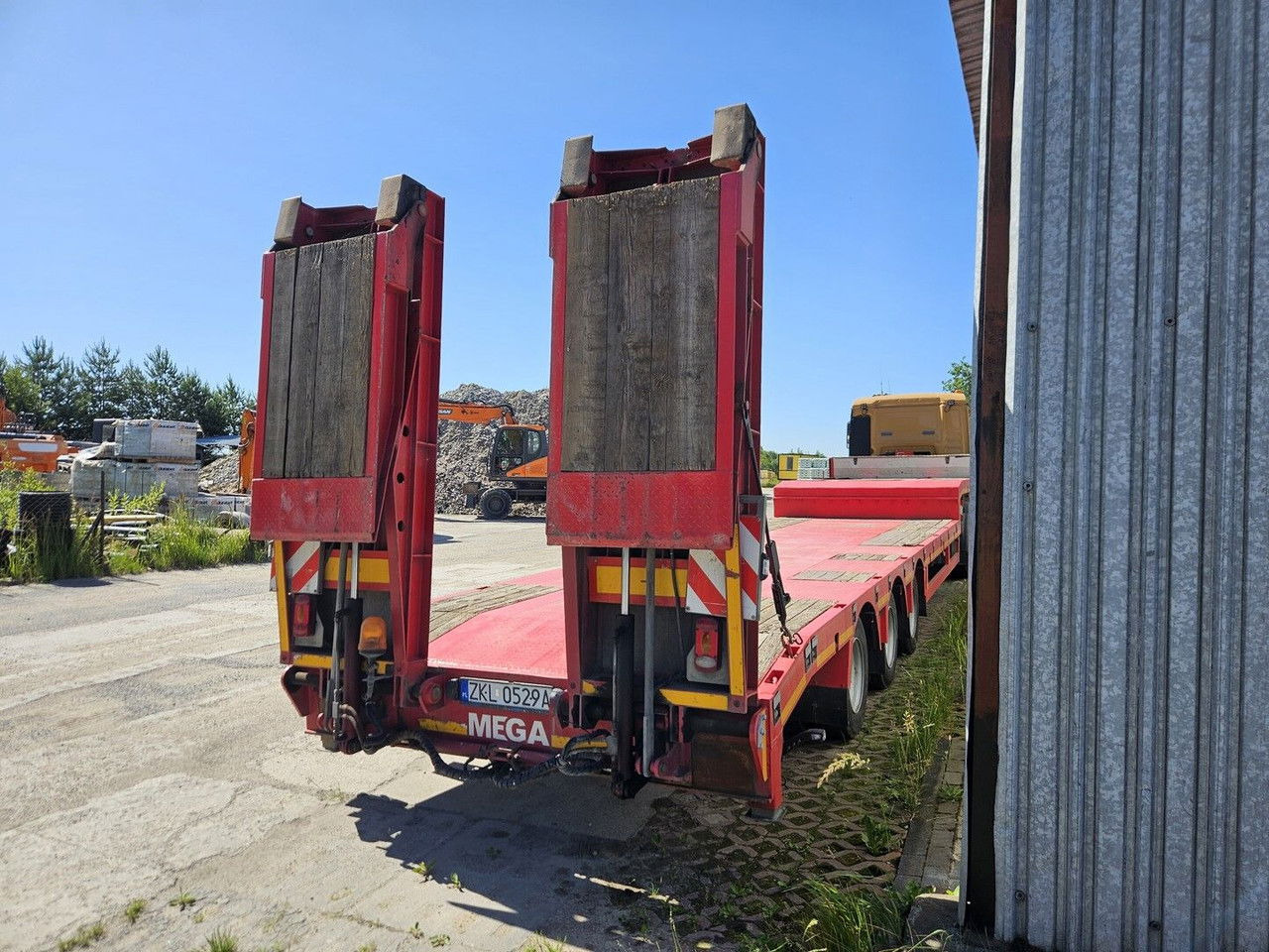 Mega Mega MNN 3 Axles - Lift Axle MNN 3 Axles - Lift Axle - Low loader semi-trailer: picture 4 Mega Mega MNN 3 Axles - Lift Axle MNN 3 Axles - Lift Axle - Low loader semi-trailer: picture 4