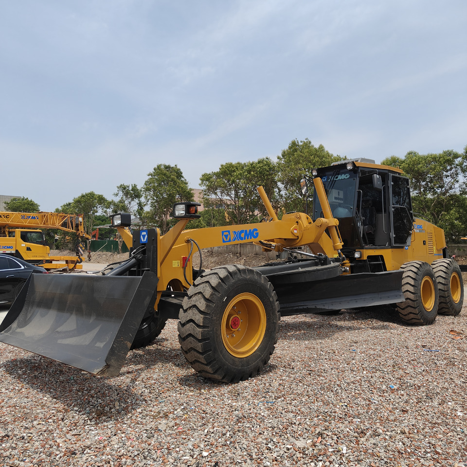 XCMG GR215 GR2153 Motor Grader with Blade - Grader: picture 2 XCMG GR215 GR2153 Motor Grader with Blade - Grader: picture 2