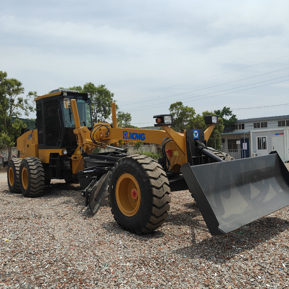 XCMG GR215 GR2153 Motor Grader with Blade - Grader: picture 3 XCMG GR215 GR2153 Motor Grader with Blade - Grader: picture 3