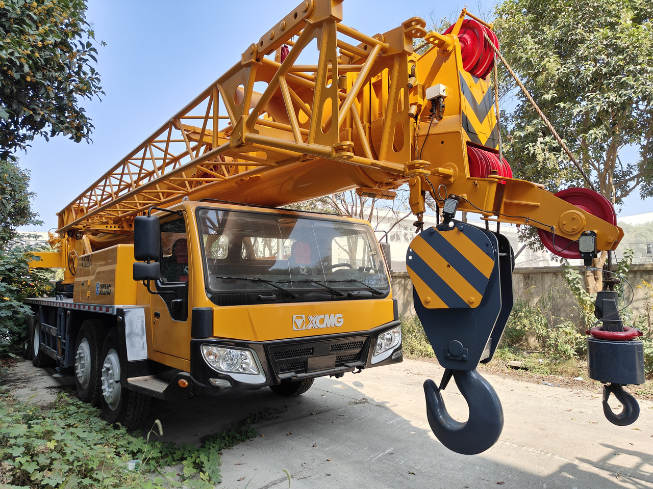 XCMG QY70K Used truck crane/moblie crane - Mobile crane: picture 3 XCMG QY70K Used truck crane/moblie crane - Mobile crane: picture 3