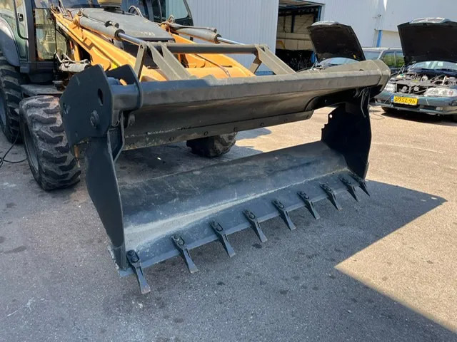 Backhoe loader Case 851EX-SS , 4x4 , Backhoe Loader , 4 in 1 Bucket: picture 11 Backhoe loader Case 851EX-SS , 4x4 , Backhoe Loader , 4 in 1 Bucket: picture 11