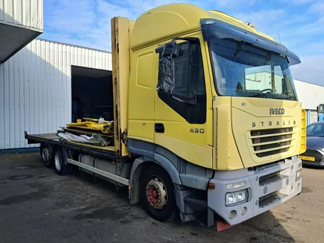 Iveco Stralis 430 , 6x2 , Manual Gearbox , Euro 3 - Curtainsider truck: picture 4 Iveco Stralis 430 , 6x2 , Manual Gearbox , Euro 3 - Curtainsider truck: picture 4