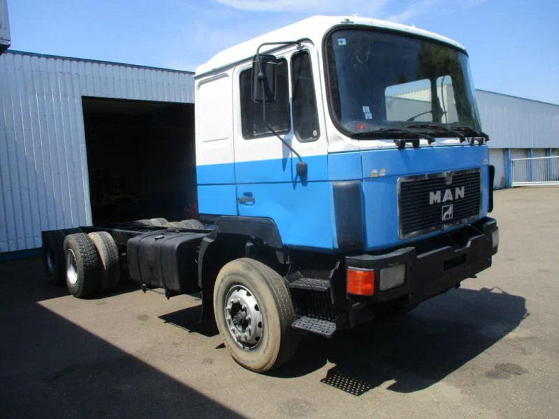 MAN 26.402 25.402 , ZF manual , 6x4 , Sping suspension - Cab chassis truck: picture 4 MAN 26.402 25.402 , ZF manual , 6x4 , Sping suspension - Cab chassis truck: picture 4