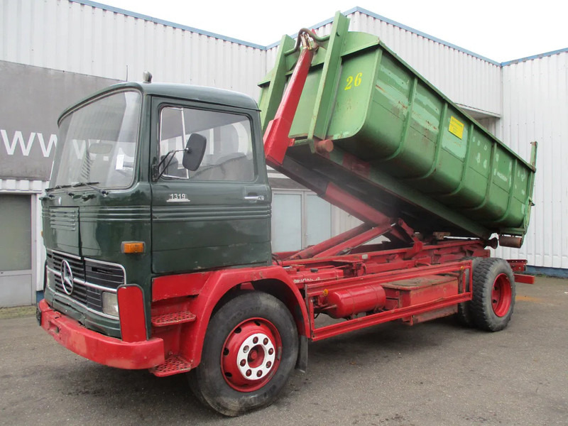 Mercedes-Benz LP 1319 , Oldtimer - Hook lift truck: picture 1 Mercedes-Benz LP 1319 , Oldtimer - Hook lift truck: picture 1