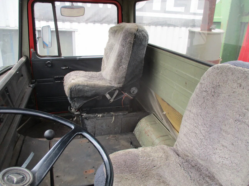 Hook lift truck Mercedes-Benz LP 1319 , Oldtimer: picture 12