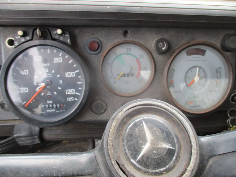 Hook lift truck Mercedes-Benz LP 1319 , Oldtimer: picture 14