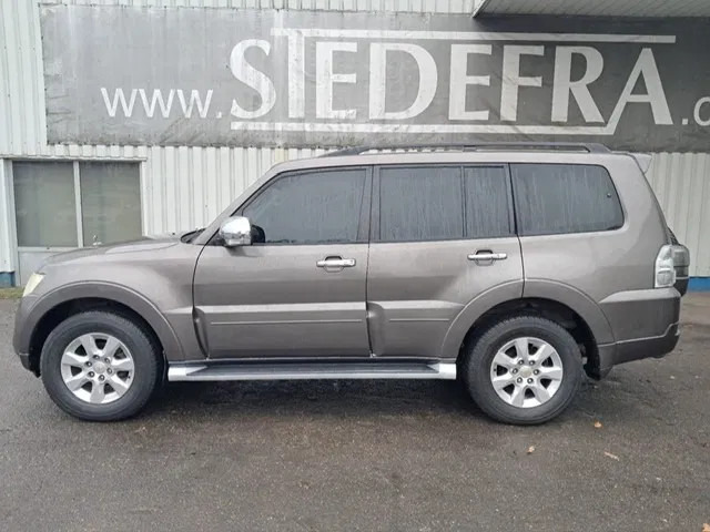 Mitsubishi Pajero GLS 3.5 - V6 , 4x4 , 7 Pers. , Full option - Car: picture 2 Mitsubishi Pajero GLS 3.5 - V6 , 4x4 , 7 Pers. , Full option - Car: picture 2