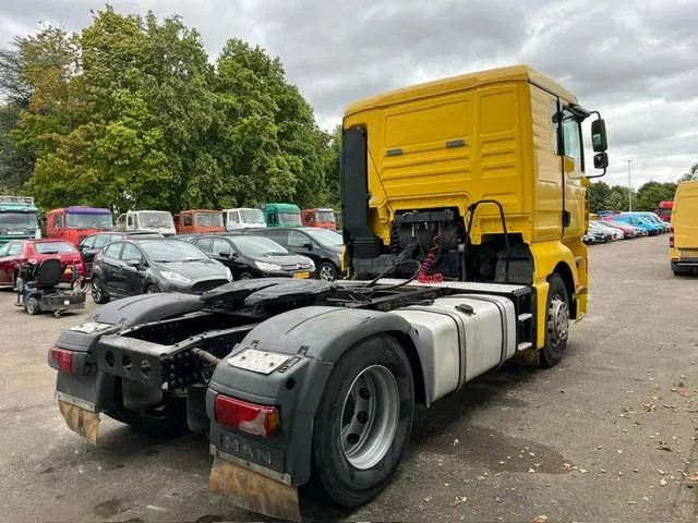 MAN TGA 18-390 , Manual Gearbox , Airco , PTO , Tipper hydraulics - Tractor unit: picture 3 MAN TGA 18-390 , Manual Gearbox , Airco , PTO , Tipper hydraulics - Tractor unit: picture 3