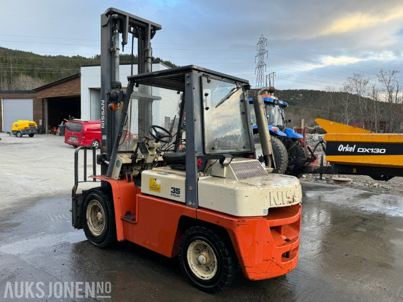 1998 Nissan 35 - Modell WF03A33U - Diesel - Motvektstruck - Aerial platform: picture 3 1998 Nissan 35 - Modell WF03A33U - Diesel - Motvektstruck - Aerial platform: picture 3