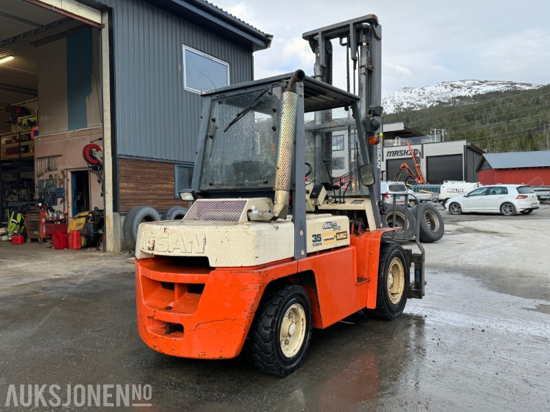 1998 Nissan 35 - Modell WF03A33U - Diesel - Motvektstruck - Aerial platform: picture 4 1998 Nissan 35 - Modell WF03A33U - Diesel - Motvektstruck - Aerial platform: picture 4