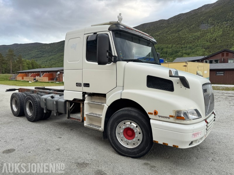 2001 Volvo NH 12 6X4 LAV KM, BRØYTEFESTE - Cab chassis truck: picture 5 2001 Volvo NH 12 6X4 LAV KM, BRØYTEFESTE - Cab chassis truck: picture 5