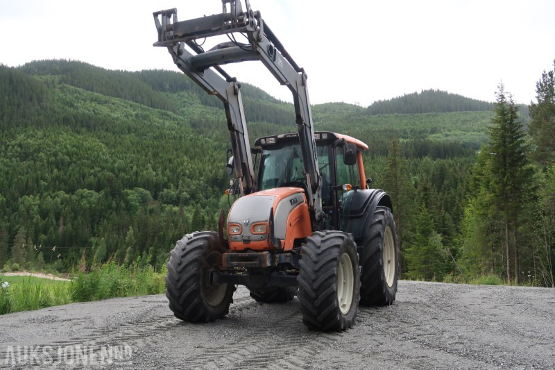 2008 Valtra N141 Twintrac traktor / 9121 timer - Farm tractor: picture 2 2008 Valtra N141 Twintrac traktor / 9121 timer - Farm tractor: picture 2