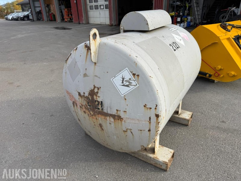 2011 Dieseltank 1000 liter med pumpe - Construction equipment: picture 2 2011 Dieseltank 1000 liter med pumpe - Construction equipment: picture 2