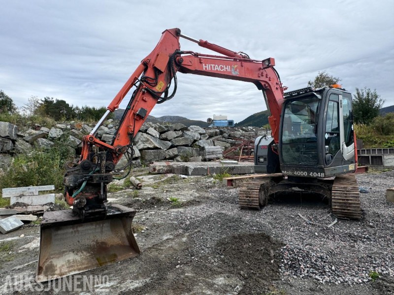 2012 Hitachi ZX85US-3 gravemaskin - Sentralsmøring - Rototilt - Pusskuffe - Graveskuffe - Excavator: picture 1 2012 Hitachi ZX85US-3 gravemaskin - Sentralsmøring - Rototilt - Pusskuffe - Graveskuffe - Excavator: picture 1