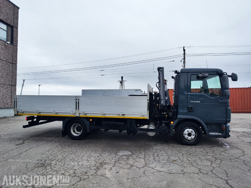 2012 MAN TGL 8.220 Planbil med Hiab XS 055 B-2 HIDUO kran - Crane truck: picture 5 2012 MAN TGL 8.220 Planbil med Hiab XS 055 B-2 HIDUO kran - Crane truck: picture 5