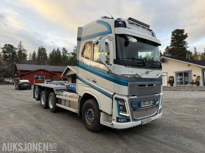 2013 Volvo FH16 750 8X4 - 430 000km - Krokbil - Kran hydraulikk - Brøyteplate - Hook lift truck: picture 3 2013 Volvo FH16 750 8X4 - 430 000km - Krokbil - Kran hydraulikk - Brøyteplate - Hook lift truck: picture 3