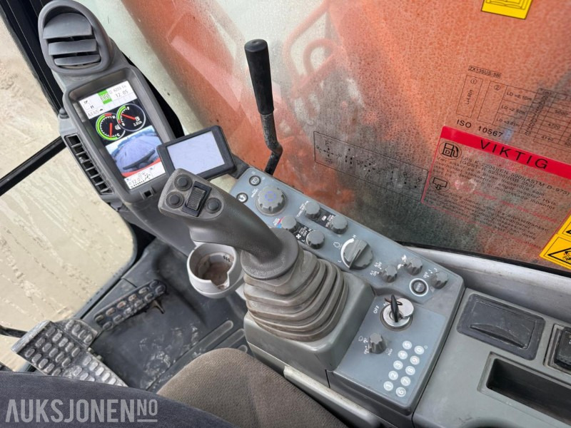 Excavator 2014 Hitachi Zaxis 135us BELTEGRAVER ENGCON TILTROTATOR SERVICEHISTORIKK SENTRALSMØRING 2 SKUFFER: picture 26