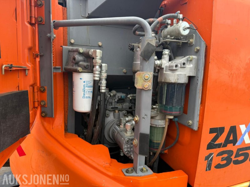 Excavator 2014 Hitachi Zaxis 135us BELTEGRAVER ENGCON TILTROTATOR SERVICEHISTORIKK SENTRALSMØRING 2 SKUFFER: picture 15