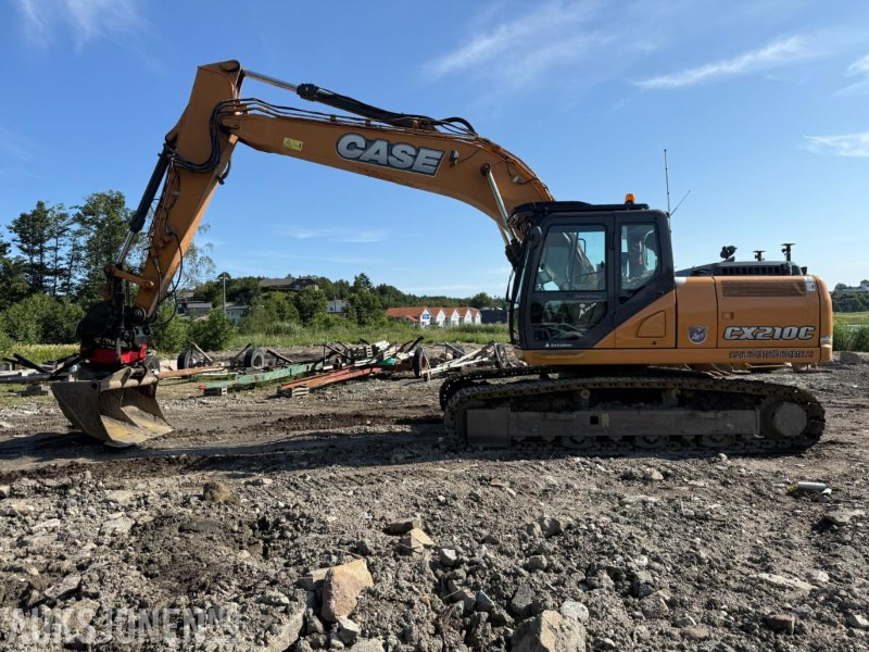 2015 Case CX210C BELTEGRAVER ROTOTILT ENGCON MASKINSTYRING SERVICEHISTORIKK LITE TIMER EN EIER. - Excavator: picture 1 2015 Case CX210C BELTEGRAVER ROTOTILT ENGCON MASKINSTYRING SERVICEHISTORIKK LITE TIMER EN EIER. - Excavator: picture 1