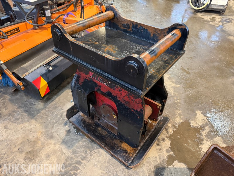 2015 Hydraulisk vibroplate / platekomprimator for gravemaskin – S70 – Kraftig modell - Roller: picture 3 2015 Hydraulisk vibroplate / platekomprimator for gravemaskin – S70 – Kraftig modell - Roller: picture 3