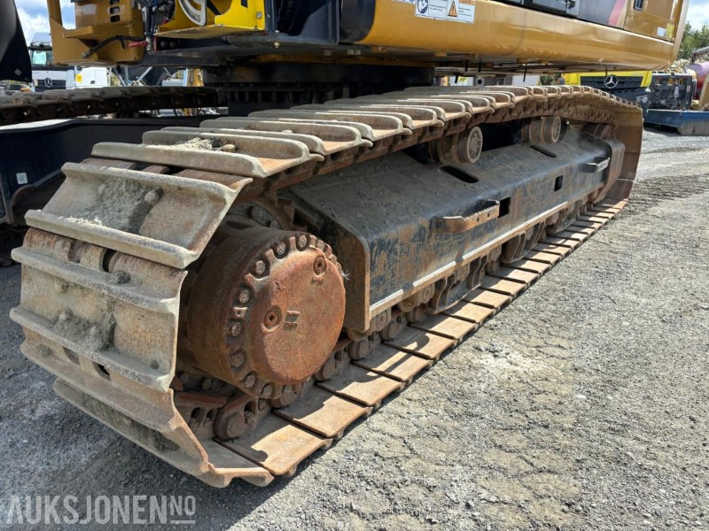 Excavator 2018 Cat 330F beltegraver med BORTÅRN: picture 18