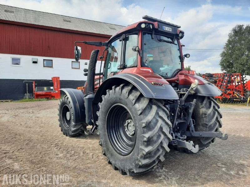 2018 Valtra T234DST traktor - 50 km/t - EU godkjent til 2026 - Elektronisk hydraulikk - Fjærende foraksel - Fronthydraulikk - Klimaanlegg - Farm tractor: picture 5 2018 Valtra T234DST traktor - 50 km/t - EU godkjent til 2026 - Elektronisk hydraulikk - Fjærende foraksel - Fronthydraulikk - Klimaanlegg - Farm tractor: picture 5