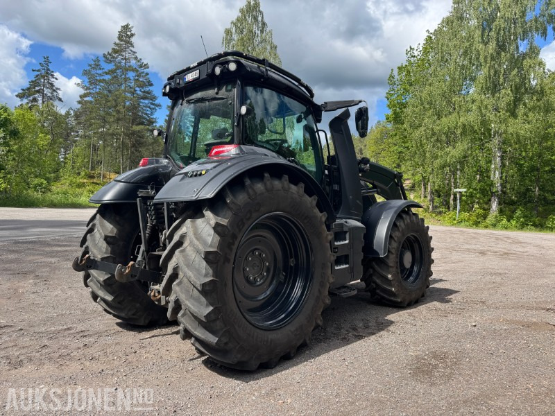 2022 Valtra T235 - Unlimited Black Edition - Traktor - Frontlaster - Farm tractor: picture 5 2022 Valtra T235 - Unlimited Black Edition - Traktor - Frontlaster - Farm tractor: picture 5