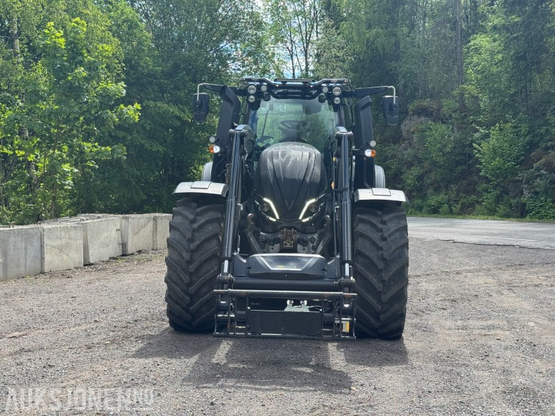 2022 Valtra T235 - Unlimited Black Edition - Traktor - Frontlaster - Farm tractor: picture 2 2022 Valtra T235 - Unlimited Black Edition - Traktor - Frontlaster - Farm tractor: picture 2