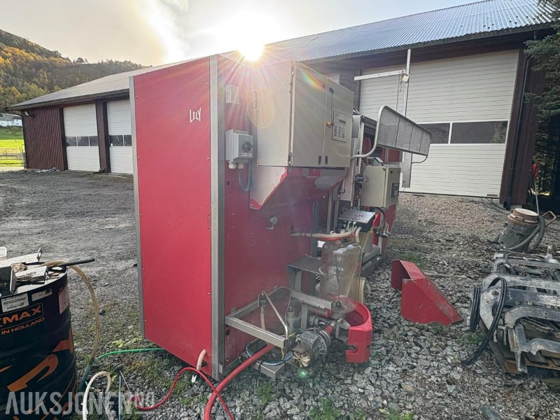 2 STK LELY MELKEROBOTER ASTRONAUT A2 - DELEROBOTER - Agricultural machinery: picture 3 2 STK LELY MELKEROBOTER ASTRONAUT A2 - DELEROBOTER - Agricultural machinery: picture 3