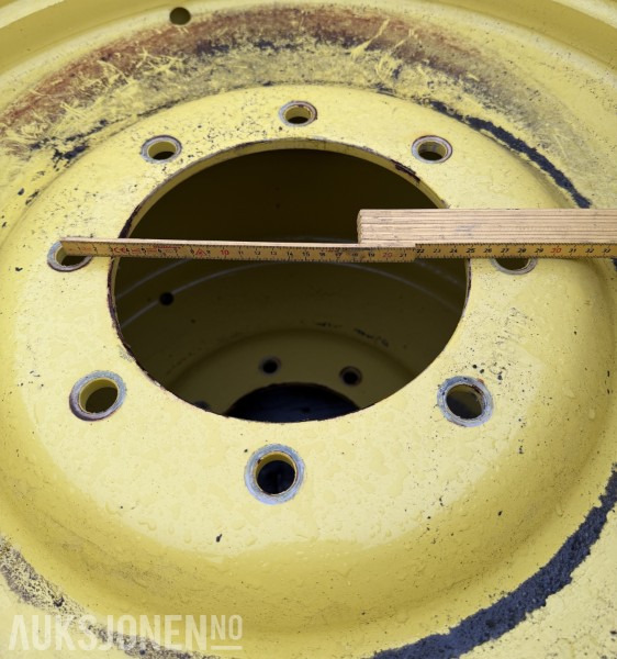 2 STK TRAKTORHJUL NOKIAN TYRES TRI 2 400/80R28 - Agricultural machinery: picture 4 2 STK TRAKTORHJUL NOKIAN TYRES TRI 2 400/80R28 - Agricultural machinery: picture 4