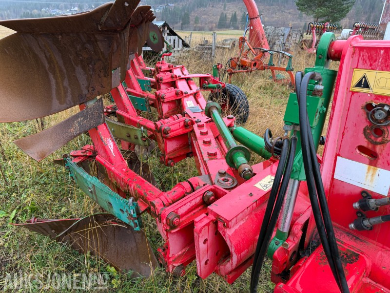 2010 UNIA vendeplog – 5 skjær, kraftig modell - Agricultural machinery: picture 5 2010 UNIA vendeplog – 5 skjær, kraftig modell - Agricultural machinery: picture 5