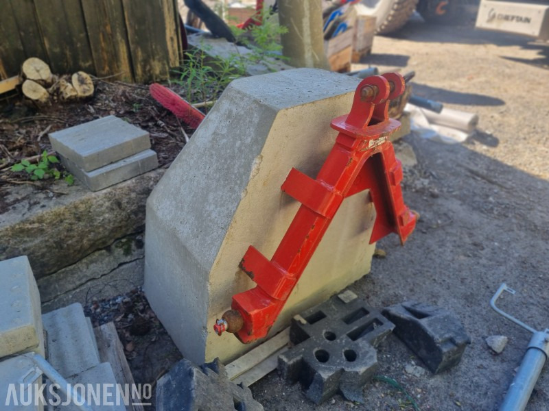 Betong lodd med triangel feste - Agricultural machinery: picture 3 Betong lodd med triangel feste - Agricultural machinery: picture 3
