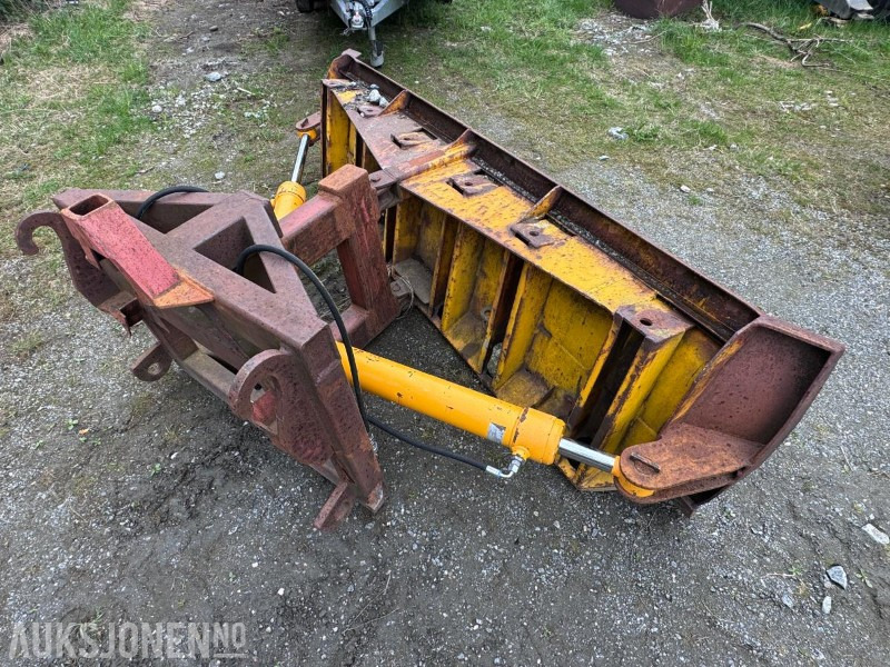 Hydraulisk Brøyteskjær til traktor og hjullaster - bredde 2720 mm - Volvo BM og Triangelfeste - Agricultural machinery: picture 1 Hydraulisk Brøyteskjær til traktor og hjullaster - bredde 2720 mm - Volvo BM og Triangelfeste - Agricultural machinery: picture 1