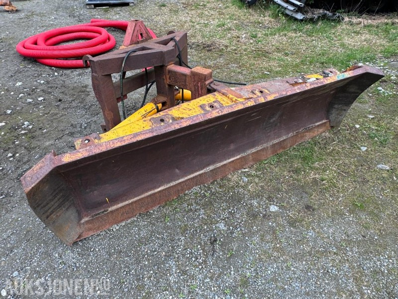 Hydraulisk Brøyteskjær til traktor og hjullaster - bredde 2720 mm - Volvo BM og Triangelfeste - Agricultural machinery: picture 3 Hydraulisk Brøyteskjær til traktor og hjullaster - bredde 2720 mm - Volvo BM og Triangelfeste - Agricultural machinery: picture 3