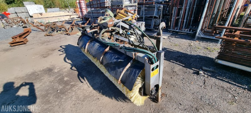 2004 Holms SL 2.5 feiemaskin/kost til hjullaster - Attachment for Construction machinery: picture 2 2004 Holms SL 2.5 feiemaskin/kost til hjullaster - Attachment for Construction machinery: picture 2
