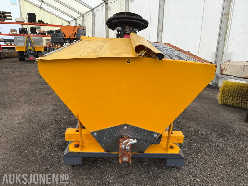 2016 OY Lai-MU S-90 saltspreder, stått på Wille - Attachment for Construction machinery: picture 5 2016 OY Lai-MU S-90 saltspreder, stått på Wille - Attachment for Construction machinery: picture 5