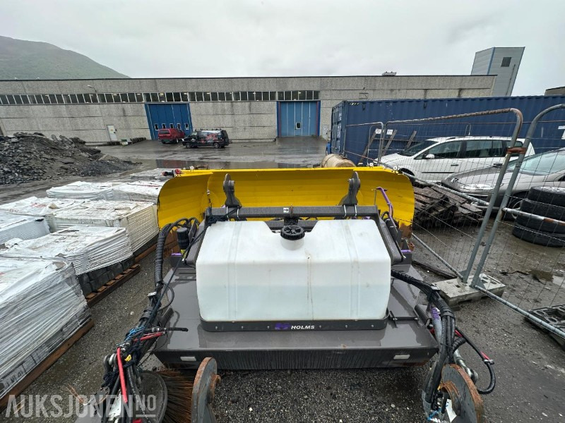 Holms Feiemaskin med oppsamler til hjullaster - 300-2,5 - Attachment for Construction machinery: picture 5 Holms Feiemaskin med oppsamler til hjullaster - 300-2,5 - Attachment for Construction machinery: picture 5