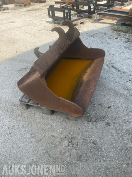 Hymax Fast pusseskuffe med SMP 8-feste - Attachment for Construction machinery: picture 2 Hymax Fast pusseskuffe med SMP 8-feste - Attachment for Construction machinery: picture 2