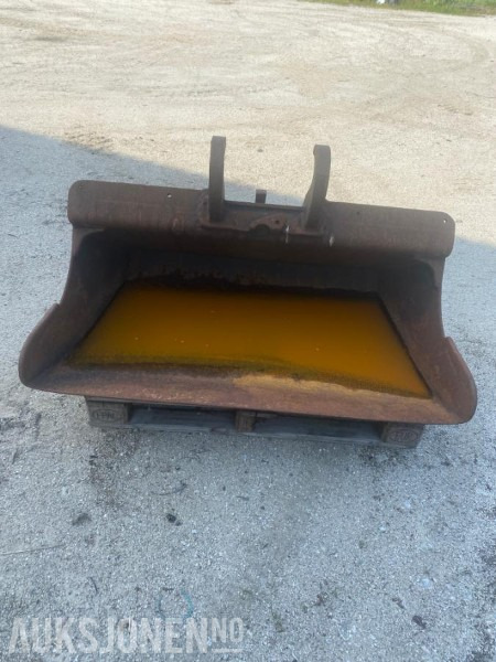 Hymax Fast pusseskuffe med SMP 8-feste - Attachment for Construction machinery: picture 1 Hymax Fast pusseskuffe med SMP 8-feste - Attachment for Construction machinery: picture 1