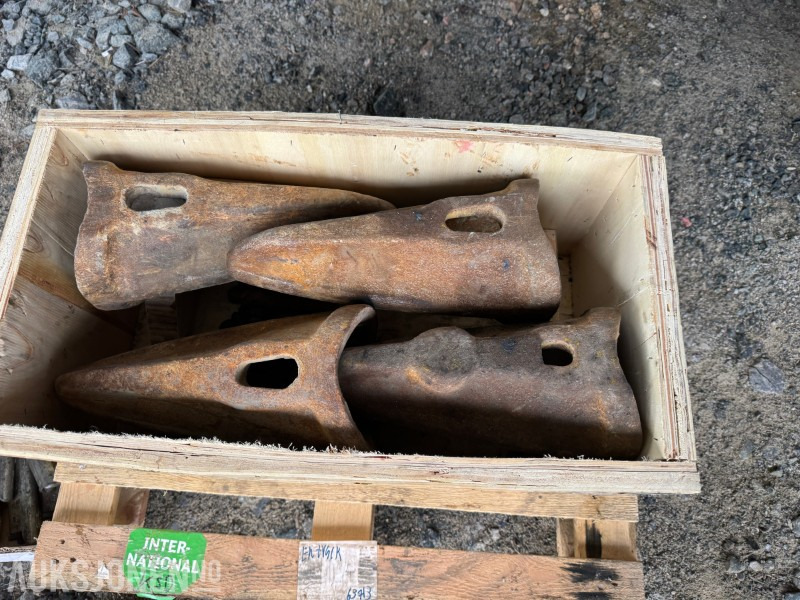 Komatsu Tenner for skuffe - Attachment for Construction machinery: picture 4 Komatsu Tenner for skuffe - Attachment for Construction machinery: picture 4