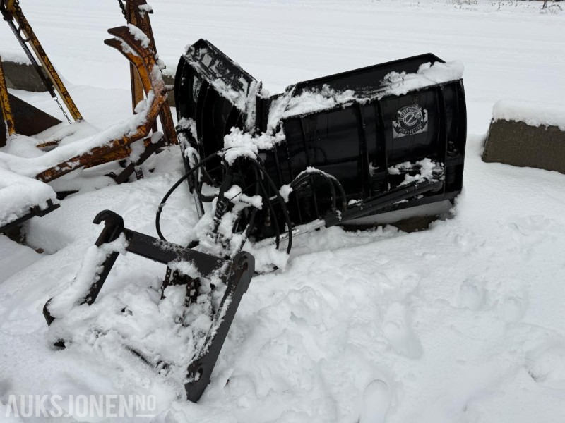 Tellefsdal 2500V V-Plog - Små BM Fester - Attachment for Construction machinery: picture 3 Tellefsdal 2500V V-Plog - Små BM Fester - Attachment for Construction machinery: picture 3